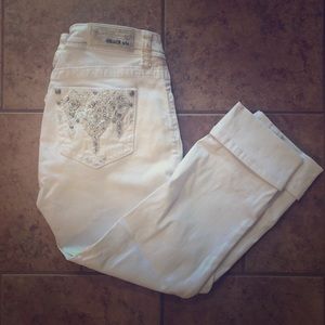 EUC White Grace in LA Capris